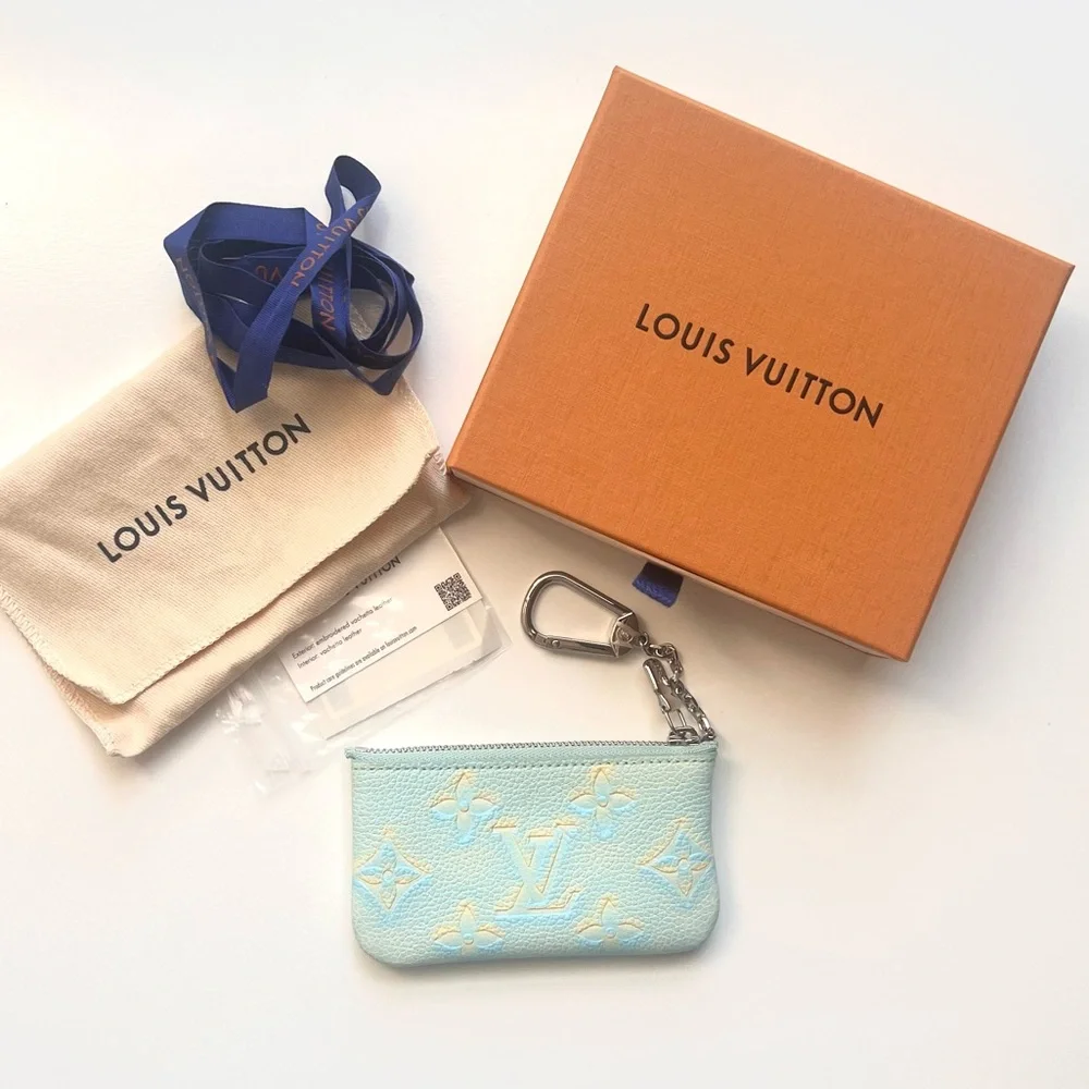 🔥 LOUIS VUITTON Light Green with yellow Monogram key  pouch/holder